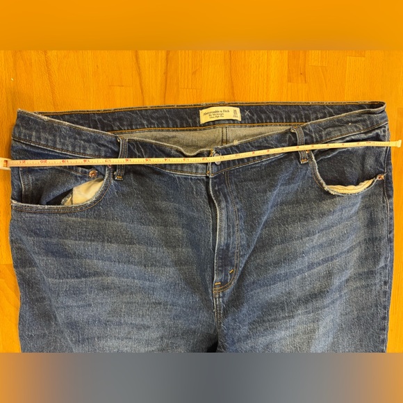Abercrombie High Rise Relaxed 90s Jean Size 22 EUC - Picture 3 of 8